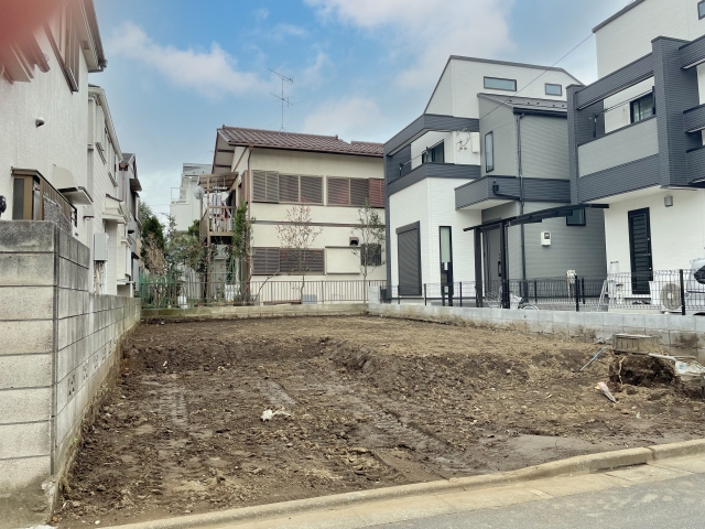 住宅街にある住宅用の土地