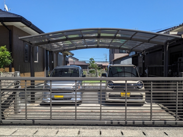 車が2台ある平屋