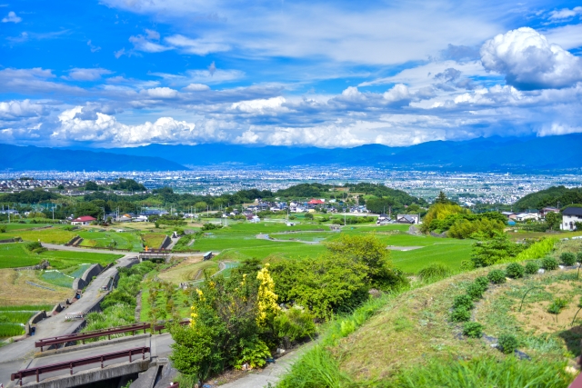 山梨県南アルプス市の町並み
